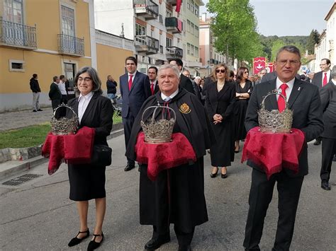 Dia De Julho H Sa Da De Coroas Da Festa Dos Tabuleiros Tomar Na Rede