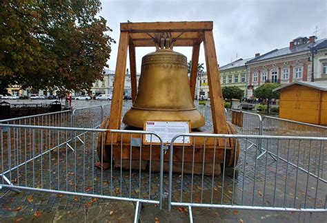 Nowy Sącz Na rynku pojawiła się replika krakowskiego Dzwonu Zygmunta