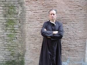 La Storia Di Un Prete Gay Accende Il Dibattito In Via Giulia