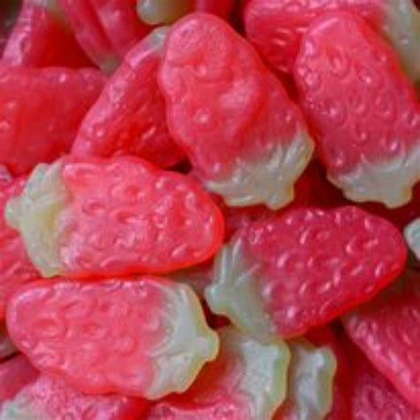 Giant Strawberries 200g — Mollies Sweets