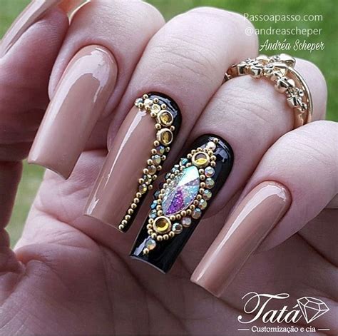 UNHAS NUDE é sempre tendência para variar o esmalte Unha decorada joia Unhas nude Unhas