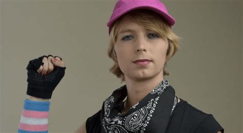 La Lanceuse D Alerte Chelsea Manning A Fait Une Tentative De Suicide En