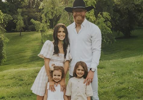 Brandy's Heart-wrenching Story: The Billy Leak Incident and Her Struggle with Regret - cg5xvso