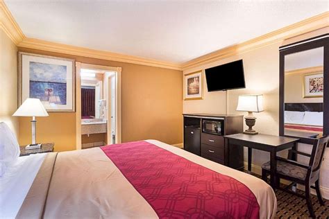 Comfortable and Affordable Hotel Rooms in Birmingham - Parkway Inn ...