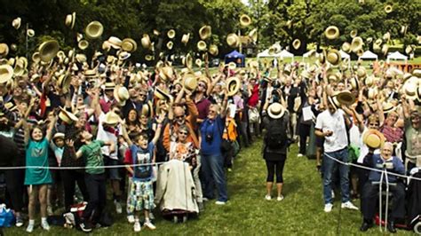 Guinness World Record For Luton Straw Boater Wearers Bbc News