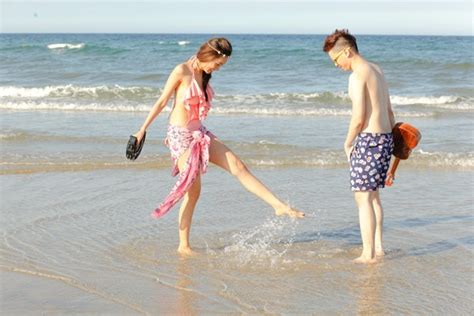 MINH THƯ diện bikini quảng bá cho show diễn cùng Hoàng Tôn