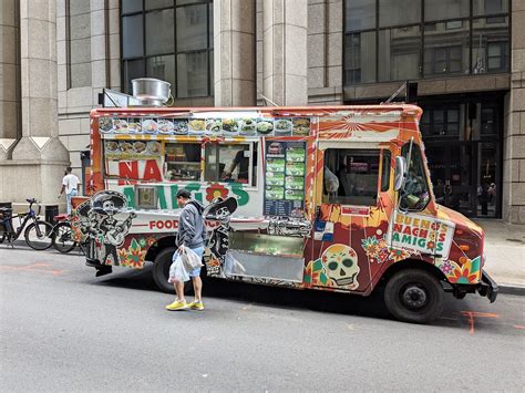 Food Truck Mangez Dans La Rue En Rep Rant Les Bons Food T Flickr