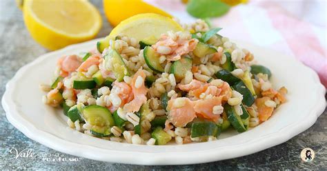 Insalata Di Orzo Zucchine E Salmone Ricetta Estiva Fresca E Facile