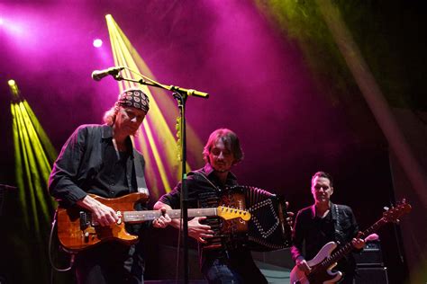 Photo Essay Backstage With The Bodeans Milwaukee Independent