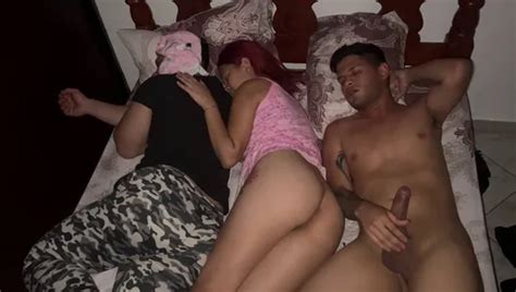 Kurzhaarige MILF betrügt ihren Ehemann indem sie Gangbang bekommt xHamster