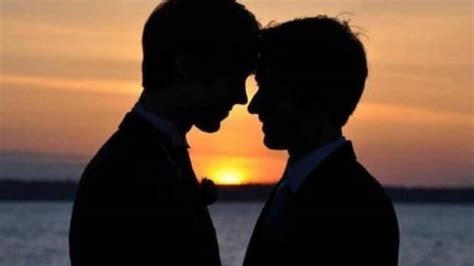 Homem não comparece ao chá revelação da irmã após marido gay não ser bem vindo