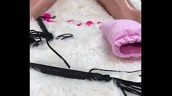 Le follé el coño y el culo con un consolador de vidrio con tanta que a XVIDEOS