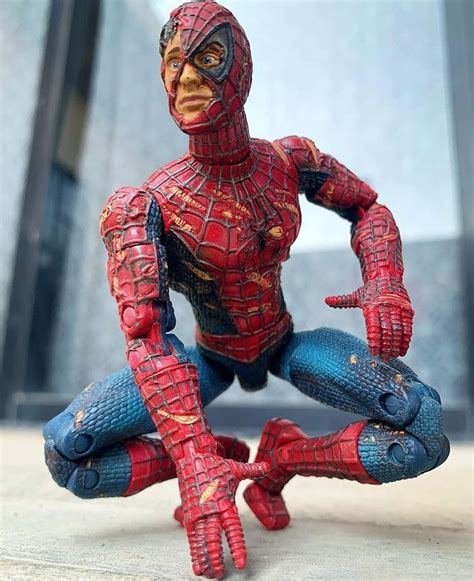 pin  denis  action figures toys  statues spiderman spider