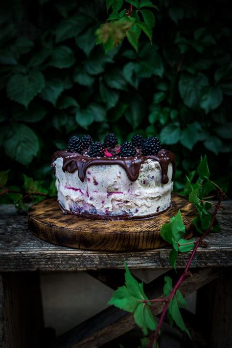 Naked Cake Al Cioccolato Crema Di Ricotta E Composta Ai Frutti Di Bosco