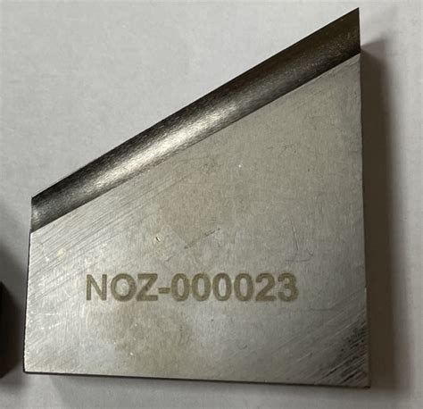 IB30-44. NOZ-000023. Резец для снятия внутренней фаски