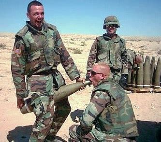 Case Des Hommes La Guerre Sans Fin Contre Les Soldats Gay