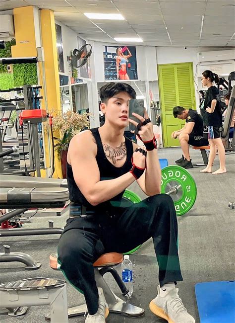 Trai Gym D Ng Ng I Gym Chu N P Trai Cao R O Ch I D M T Nh C M Sex Qu N L I V Traimodel