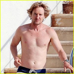 Owen Wilson Goes Shirtless Bares Fit Body In France Owen Wilson