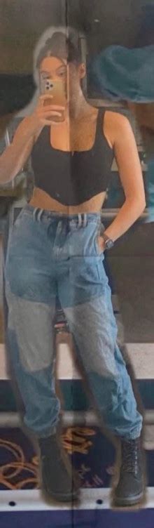 Kira Kosarin Belated Birthday Queen Nude OnlyFans Leaked Photo XPicsly