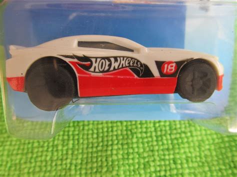 14 Hot Wheels RADIERGUMMI Eraser OVP Neu und originalverpackt in Emmenbrücke für CHF 6