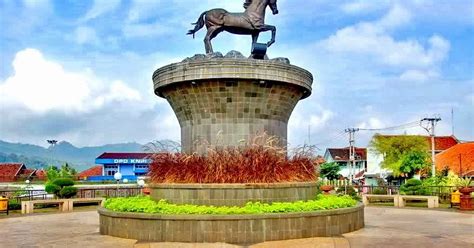 mengenal sedikit kekhasan kota kuda kuningan jawa barat