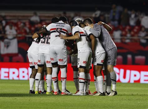 Poupanças de Lucas e Nestor na Escalação do São Paulo contra o Cuiabá