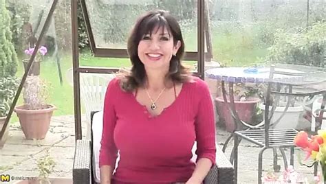 R El M Re Mature Sexy Avec De Gros Seins Naturels Et Une Chatte Poilue Et Mouill E Xhamster