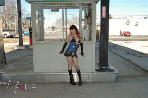 Shemale Kelly Clare Posing Nude In The Streets Porn Pictures XXX
