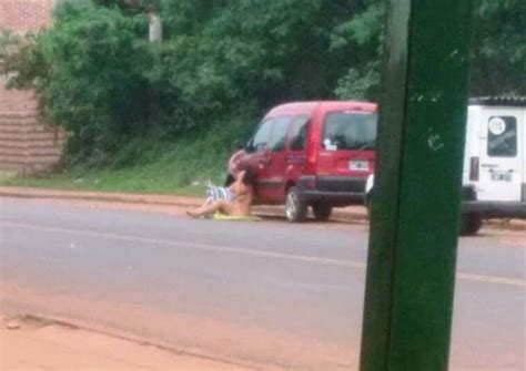 Esta Mujer Se Desnud En La Calle Para Impedir Que Su Novio La Dejara