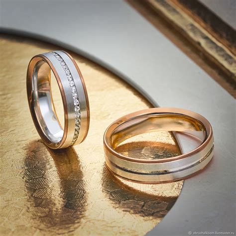 Обручальные кольца из комбинированного золота с бриллиантами DELIGHT в ...