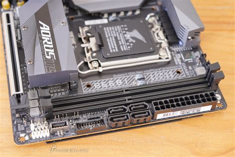 GIGABYTE B660I AORUS PRO DDR4 開箱測試 滄者極限 滄者極限