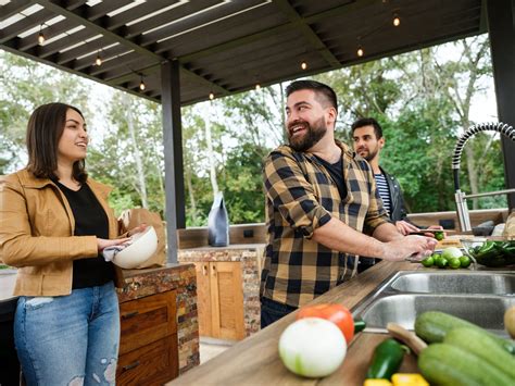 Outdoor Kitchen Components to Create Warm Gatherings This Fall and Win