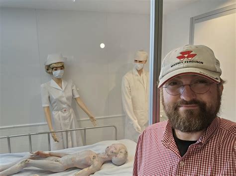 The Real Reason Behind Charles Hoskinson’s Billionaire Status - Veja Store Site