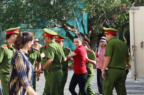 Ngày thứ xét xử Văn Kính Dương và người tình hot girl Ngọc Miu Các bị cáo liên tục quay lại