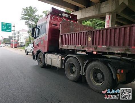 万载：货车超速被拦下 交警一查竟发现司机无证驾驶多年凤凰网江西凤凰网