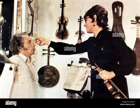 Der Grosse Blonde Mit Dem Schwarzen Schuh Grand Blond Avec Une Chaussure Noire Le Pierre