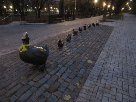 Дорогу утятам! (скульптура) Москва – Dslov.ru