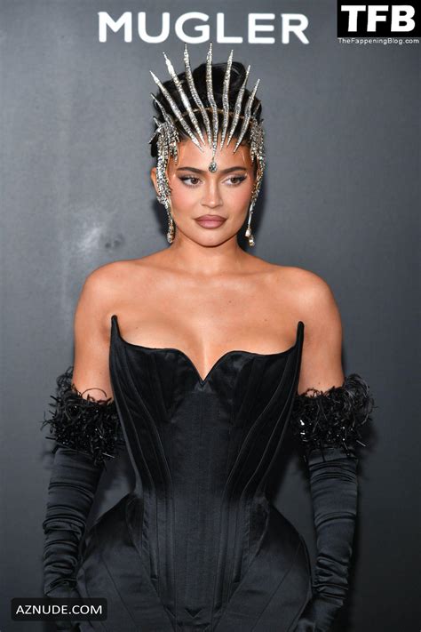 Kylie Jenner Sexy Seen Showcasing Her Hot Cleavage At The Mugler Couturissime Exhibition Opening