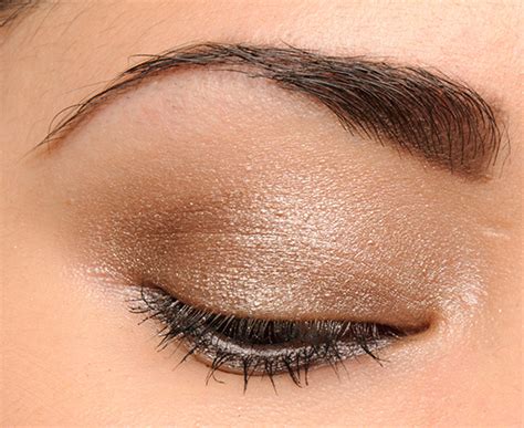 Burberry Nude No Wet Dry Glow Shadow Review Swatches