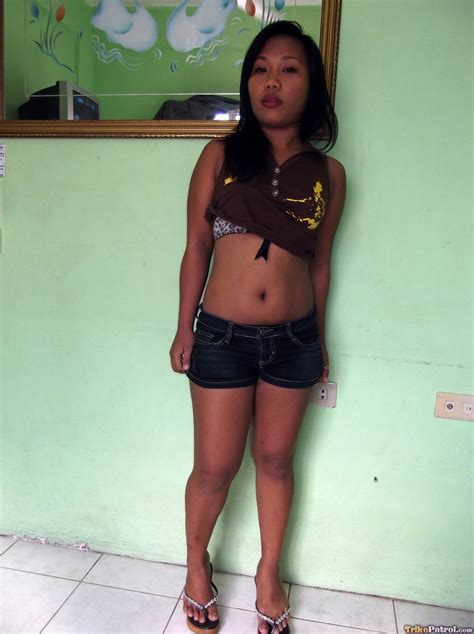 Filipina Beauty Jo Ann Soriano Strips Naked And Exposes Her Lovely