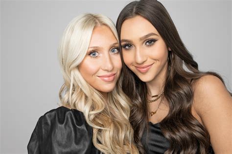 5 Fast Facts About Social Media Creators Carly And Chloe