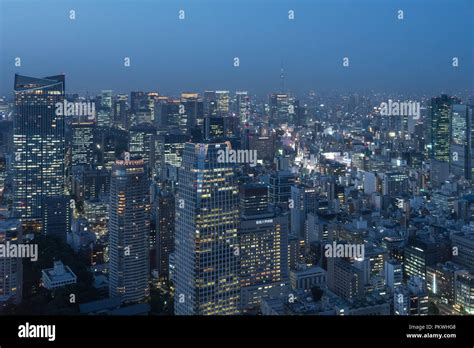 TOKYO, JAPAN - 24/05/2018: Tokyo skyline at dusk Stock Photo - Alamy