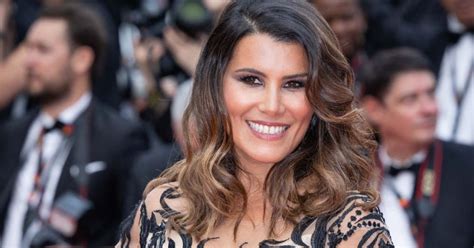 Karine Ferri Sublime Dans Un Bikini Tendance Elle Profite De Fond De Ses Vacances Au Soleil