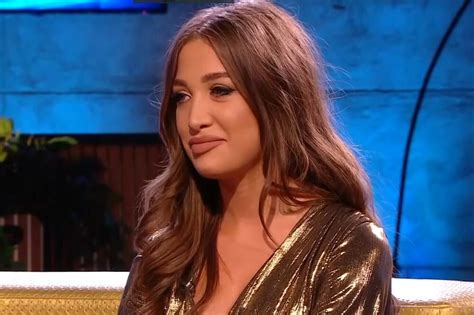 DAČIĆEVA SNAJKA U VRELOM IZDANJU Skinula se u minijaturni bikini i pokazala ATRIBUTE komentari