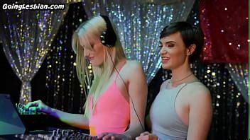 Smalltitted Yo Slut Licks Wet BFF Pussy In Position XNXX