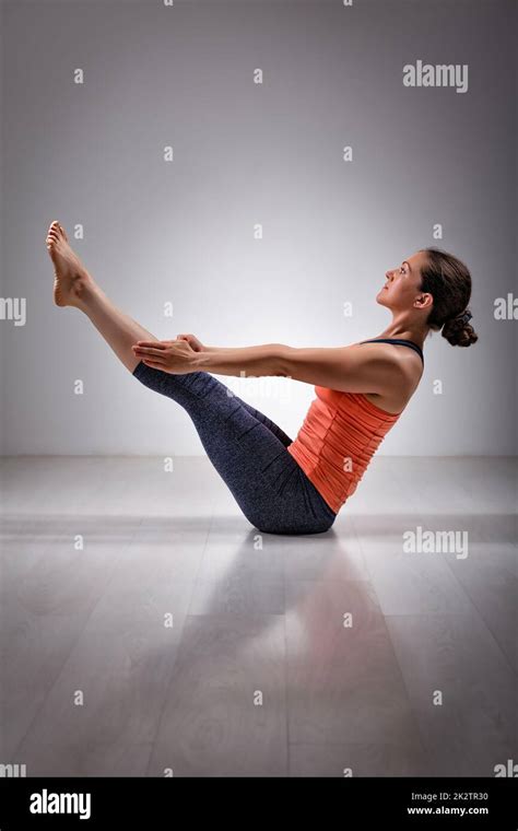 Paripurna Navasana Hi Res Stock Photography And Images Alamy