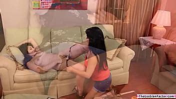 Plantureuse lesbienne se masturbe et lèche gf XVIDEOS