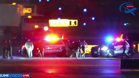 Person runs onto LAX tarmac | FOX 5 Atlanta