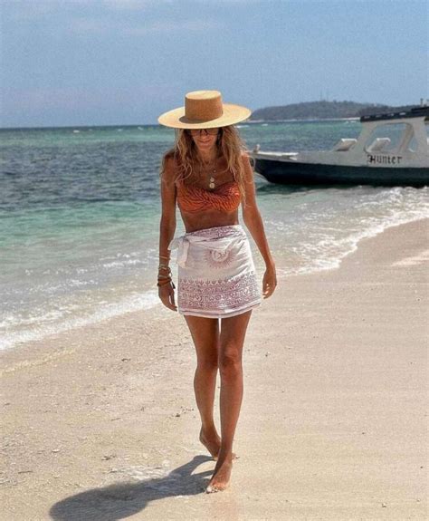 25 Trendy Summer Vacation Outfits for Warm Weather Trips