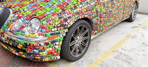 Este Jaguar S Type Ha Sido Decorado Con Casi 5 000 Hot Wheels Pepe Maqueo